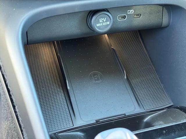 2026 Volvo XC40 Plus, B5 AWD Gas (mild hybrid), Dark
