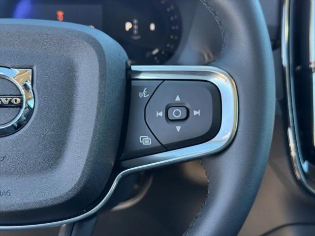 2026 Volvo XC40 Plus, B5 AWD Gas (mild hybrid), Dark
