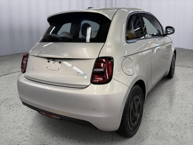 2025 Fiat 500e Giorgio Armani FWD