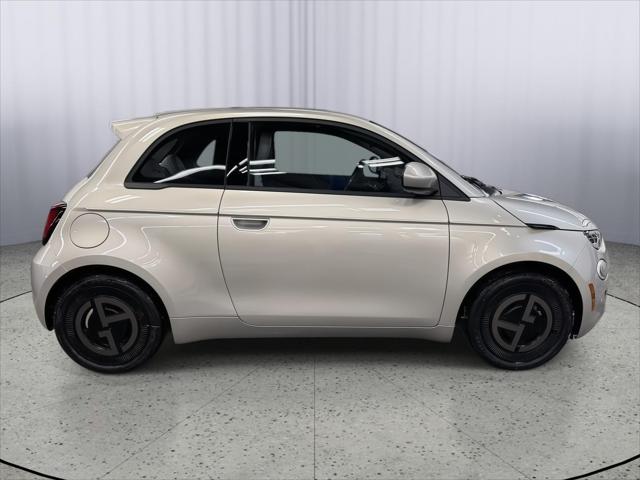 2025 Fiat 500e Giorgio Armani FWD