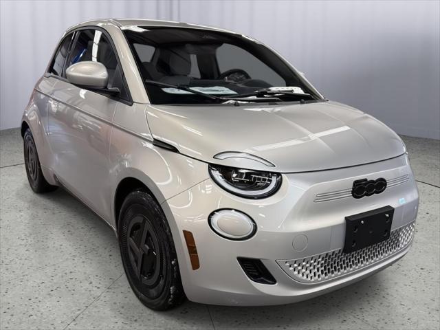 2025 Fiat 500e Giorgio Armani FWD