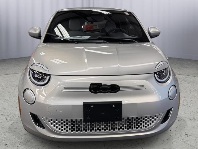 2025 Fiat 500e Giorgio Armani FWD