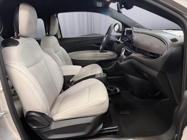 2025 Fiat 500e Giorgio Armani FWD