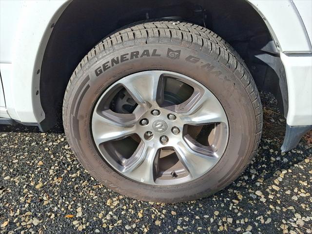 2019 RAM 1500 Laramie Crew Cab 4x4 57 Box 2019 RAM 1500 Laramie Crew Cab 4x4 57 Box