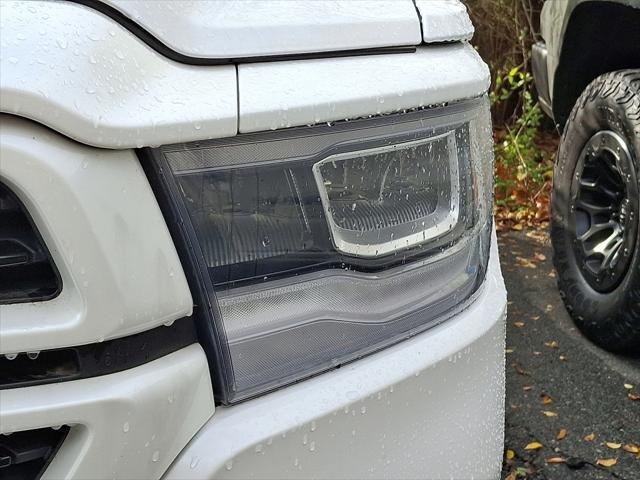 2019 RAM 1500 Laramie Crew Cab 4x4 57 Box 2019 RAM 1500 Laramie Crew Cab 4x4 57 Box