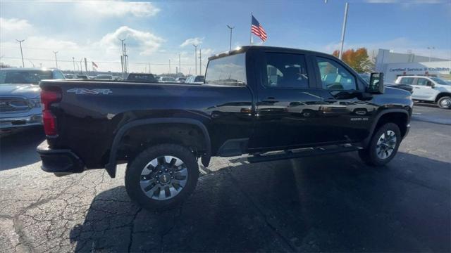 2022 Chevrolet Silverado 2500HD 4WD Crew Cab Standard Bed Custom
