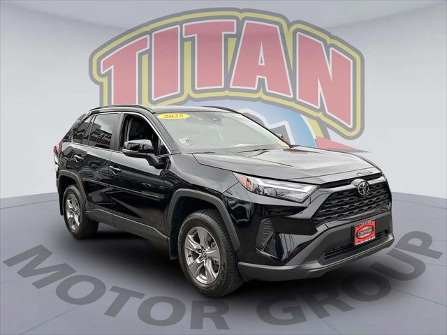 2025 Toyota RAV4 XLE [3]