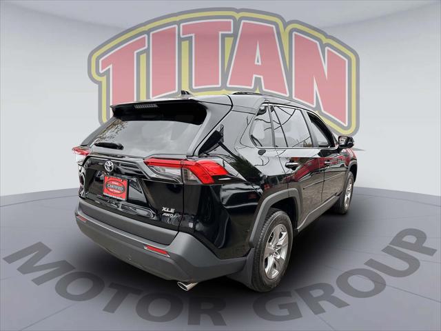 2025 Toyota RAV4 XLE [2]