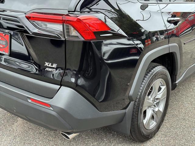 2025 Toyota RAV4 XLE [9]