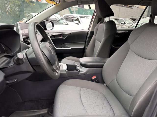 2025 Toyota RAV4 XLE [12]