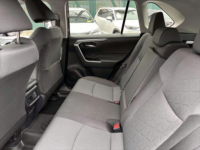 2025 Toyota RAV4 XLE [13]