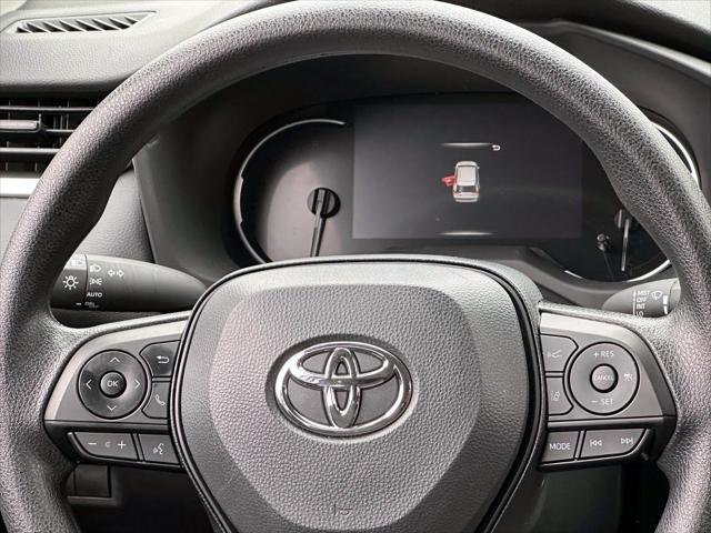 2025 Toyota RAV4 XLE [16]