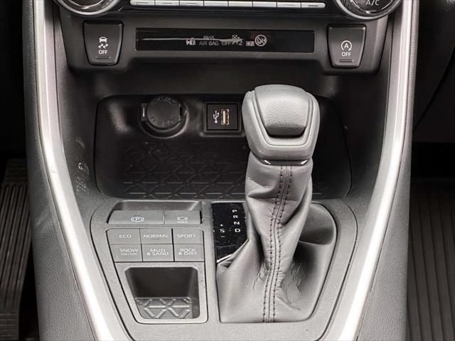 2025 Toyota RAV4 XLE [17]