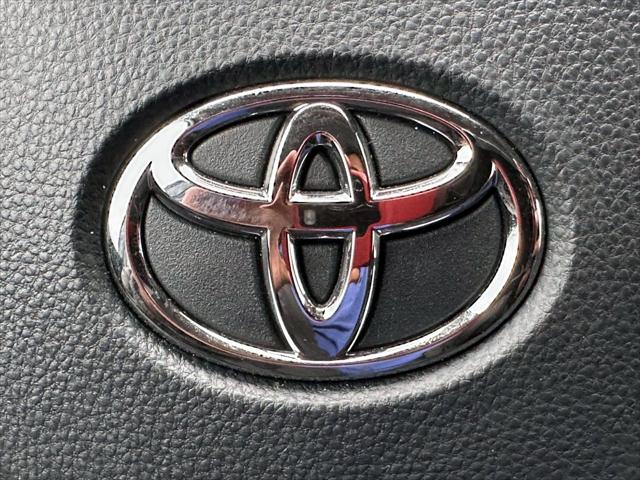 2025 Toyota RAV4 XLE [21]