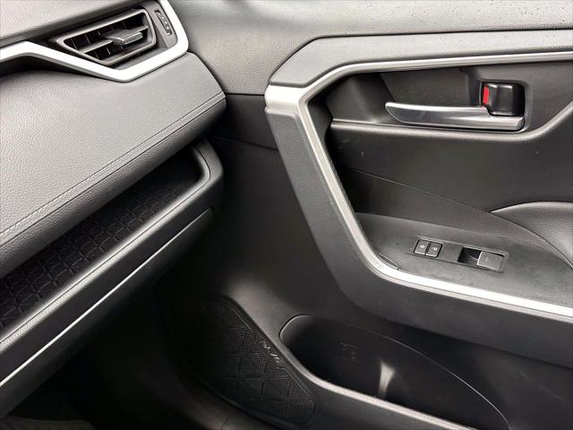 2025 Toyota RAV4 XLE [23]