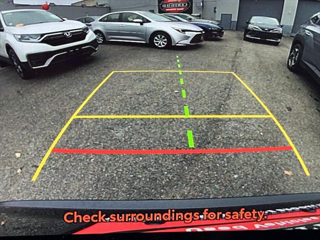 2025 Toyota RAV4 XLE [24]