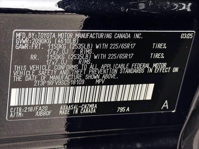 2025 Toyota RAV4 XLE [29]