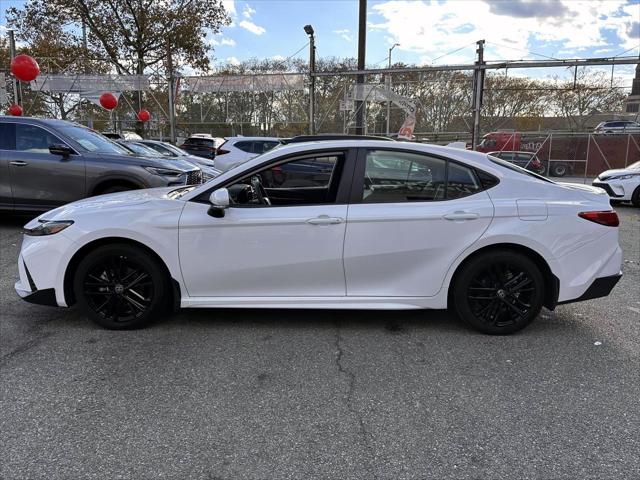 2025 Toyota Camry SE AWD (Natl) [4]