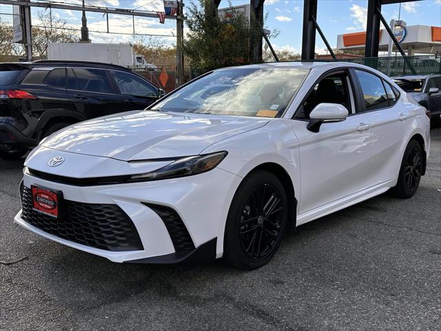 2025 Toyota Camry SE AWD (Natl) [5]