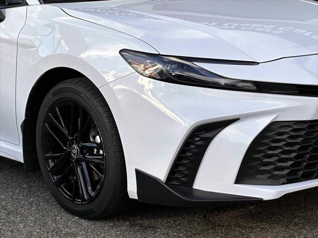 2025 Toyota Camry SE AWD (Natl) [8]