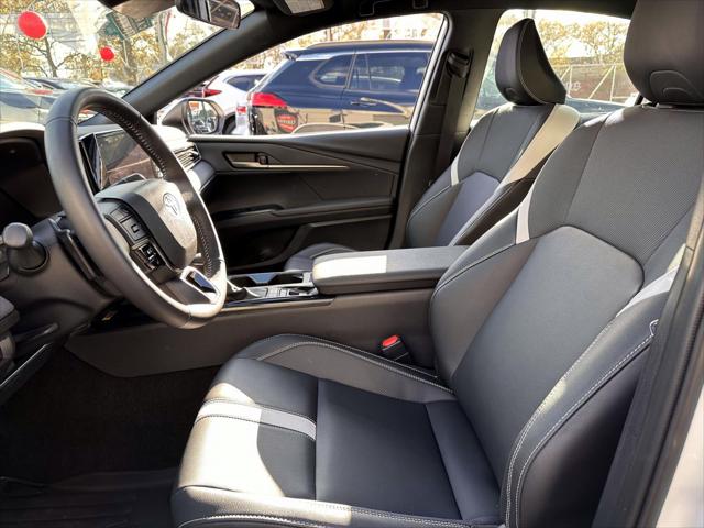 2025 Toyota Camry SE AWD (Natl) [14]