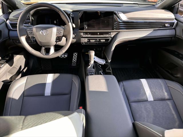 2025 Toyota Camry SE AWD (Natl) [16]