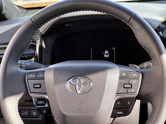 2025 Toyota Camry SE AWD (Natl) [18]