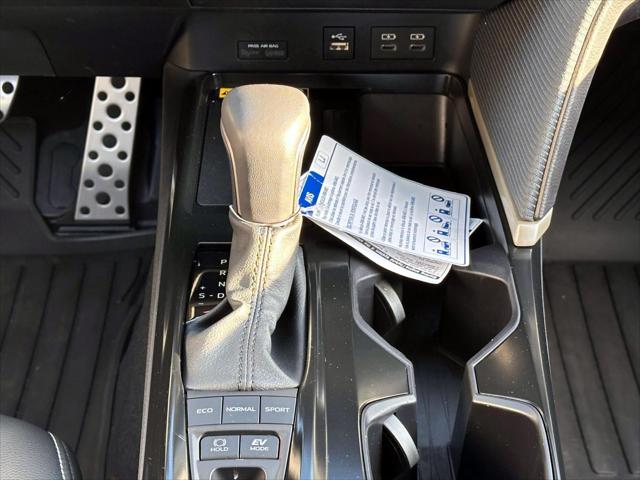 2025 Toyota Camry SE AWD (Natl) [19]