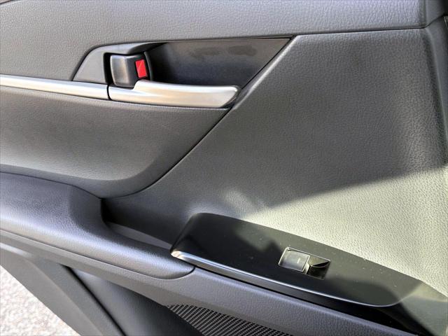 2025 Toyota Camry SE AWD (Natl) [20]