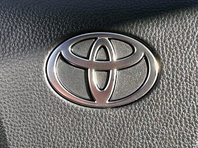 2025 Toyota Camry SE AWD (Natl) [23]