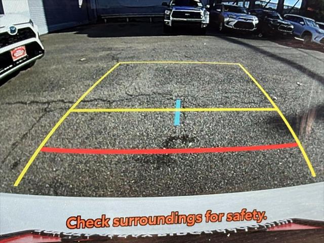 2025 Toyota Camry SE AWD (Natl) [25]