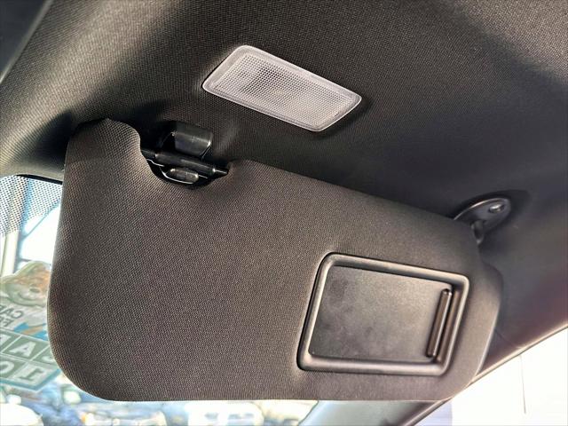 2025 Toyota Camry SE AWD (Natl) [26]