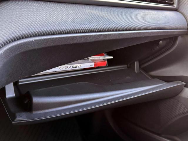 2025 Toyota Camry SE AWD (Natl) [27]