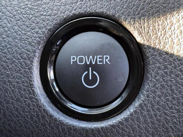 2025 Toyota Camry SE AWD (Natl) [28]