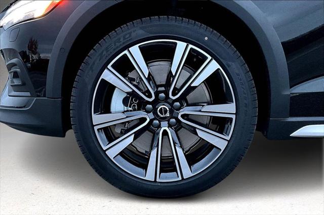 2026 Volvo V60 Cross Country Ultra, B5 AWD Gas (mild hybrid)