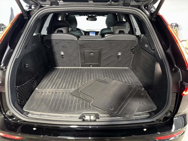 2024 Volvo XC60 Recharge T8 Ultimate Black Edition