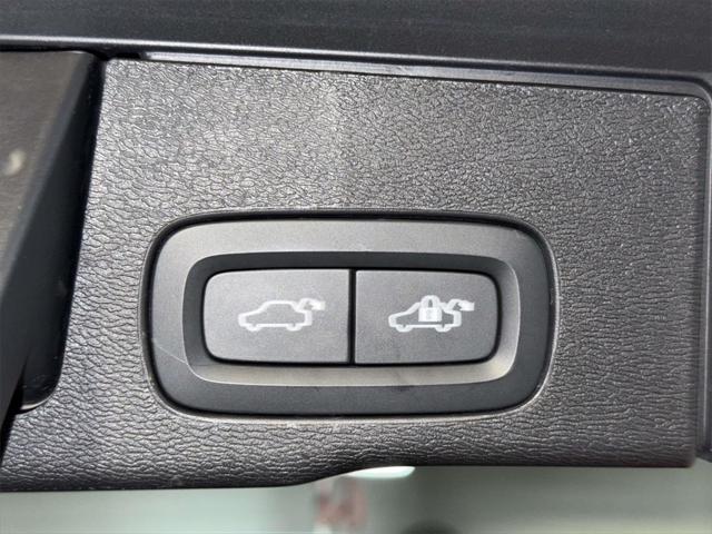 2024 Volvo XC60 Recharge T8 Ultimate Black Edition