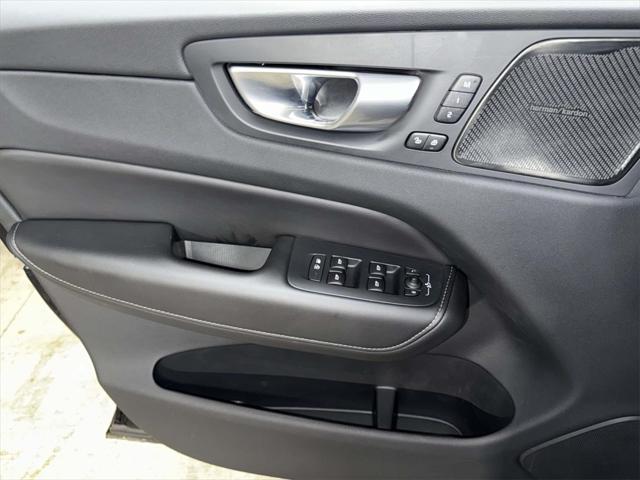 2024 Volvo XC60 Recharge T8 Ultimate Black Edition