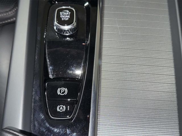 2024 Volvo XC60 Recharge T8 Ultimate Black Edition