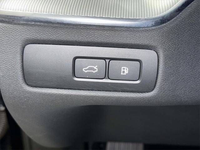 2024 Volvo XC60 Recharge T8 Ultimate Black Edition