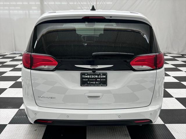 2026 Chrysler Voyager LX
