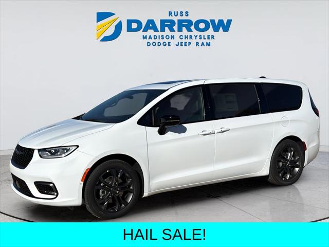 2026 Chrysler Pacifica Select for sale in Madison, WI