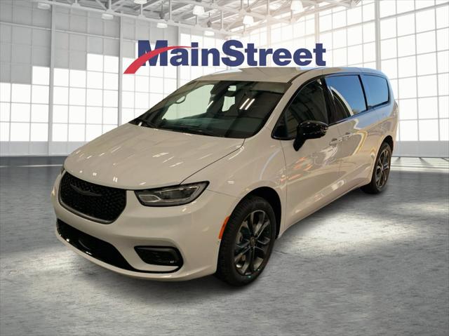 2026 Chrysler Pacifica Select AWD for sale in Lansing, KS