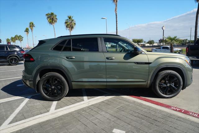 2026 Volkswagen Atlas Cross Sport 2.0T SEL R-Line Black