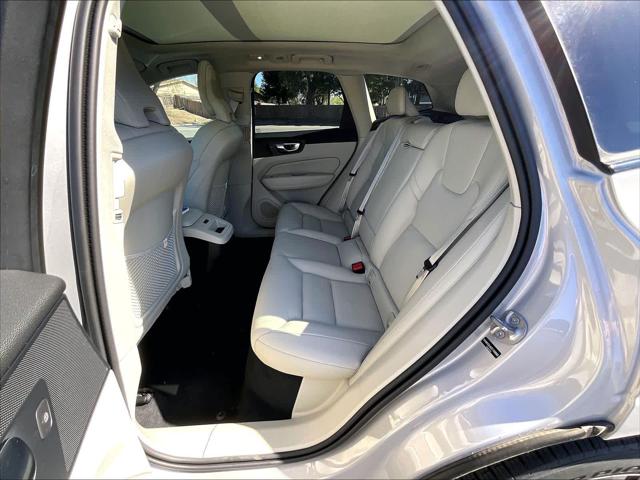2025 Volvo XC60 B5 Core