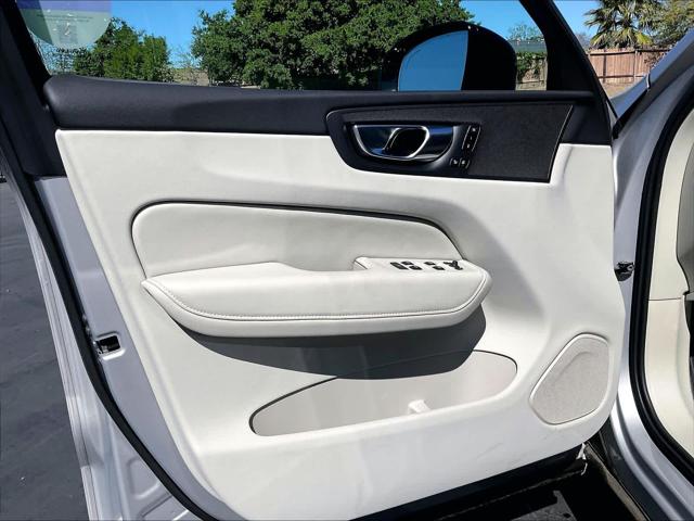 2025 Volvo XC60 B5 Core