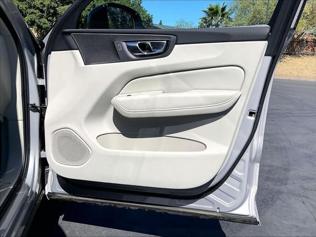 2025 Volvo XC60 B5 Core