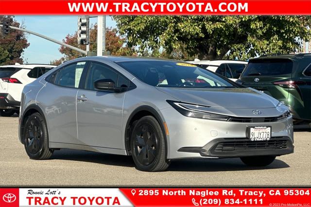 2024 Toyota Prius LE's photo