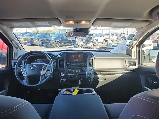 2022 Nissan TITAN Crew Cab SV 4x4