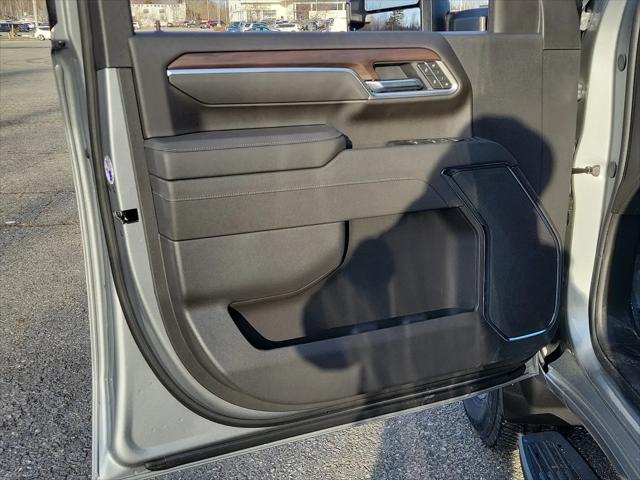 2026 GMC Sierra 2500HD Crew Cab, Standard Bed, SLT, 4WD